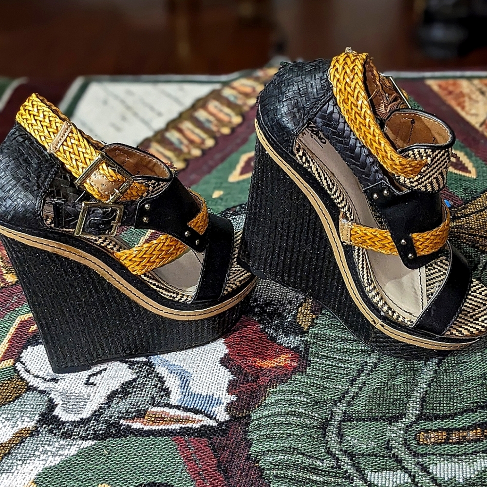Ladies Size 7 Sandles
